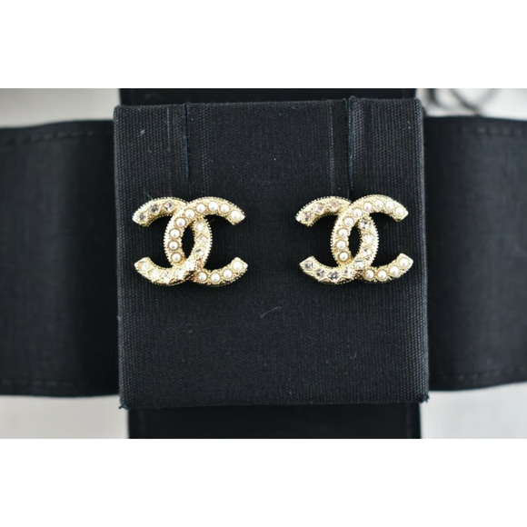 Chanel 21A Gold Pearl White Strass Crystal CC Logo Drop Statement Stud Earrings - Picture 3 of 11